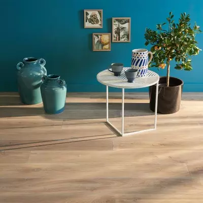 Plancher Martele Chene Massif Moliere - 20x180x600-2200 - choix rustique - vue de face - carresol