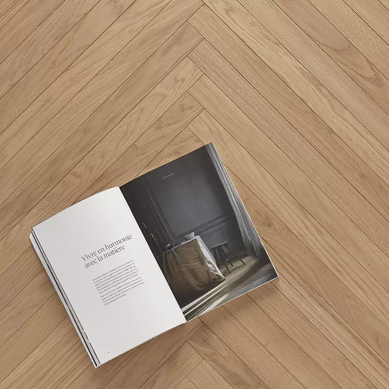 Parquet Chêne Semi-Massif Chevron Naturalizzato - 600 mm - Livre ouvert